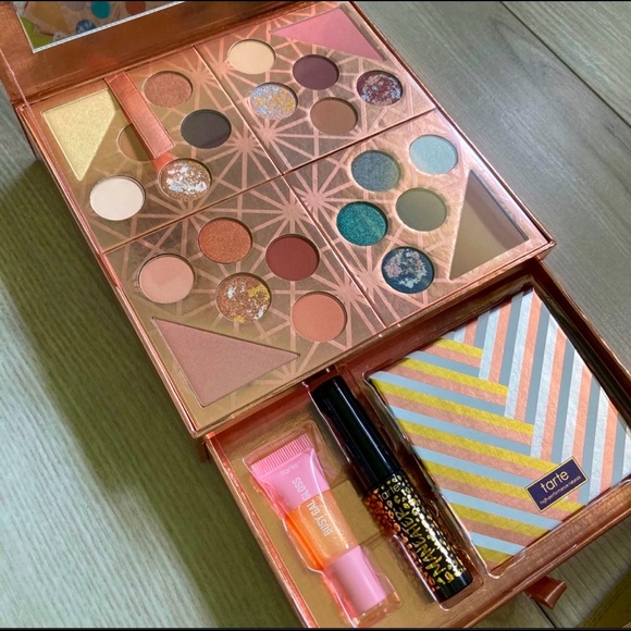 Tarte Gift & Glam collectors set - Picture 4 of 10
